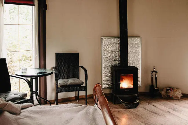 Cómo limpiar el hollín de una chimenea