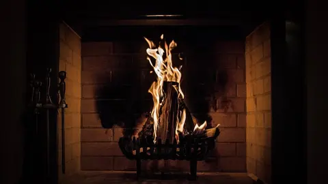 Cómo encender una chimenea  de leña paso a paso